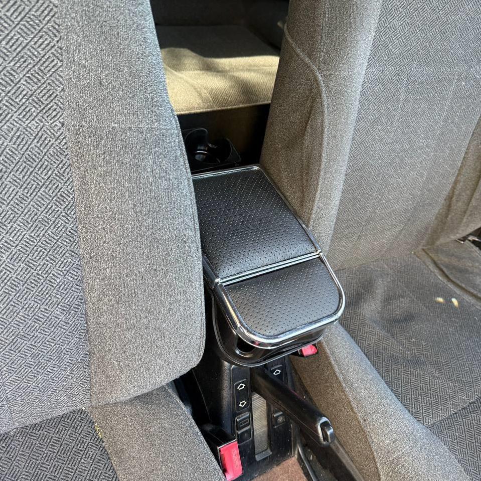 کنسول وسط چهار لیوان پژو 665ae704-9520-40cd-a724-9aff90951eb5.jpg