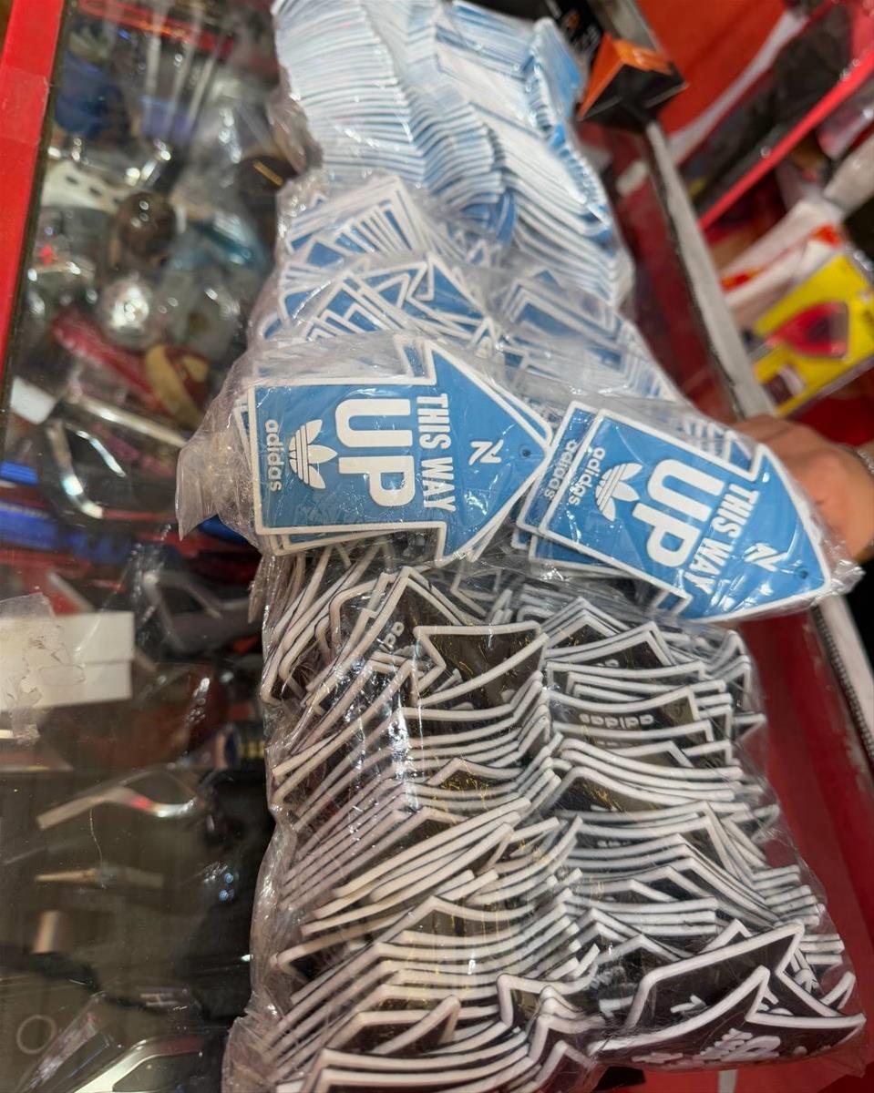 فلش آپ ادیداس 9df921fc-9bd9-44b2-95bf-b6e994f74123.jpg