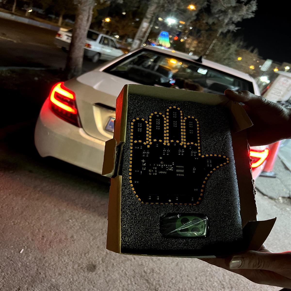 دست هوشمند _دست بیقرار b9c78713-8cfc-4f28-84e0-1b63d33963a5.jpg