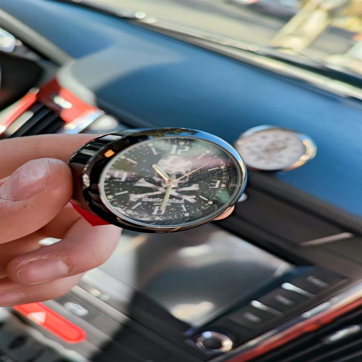 ساعت رو داشبردی لاکچری fd9562c1-215c-4380-97e5-cfda55491989.jpg